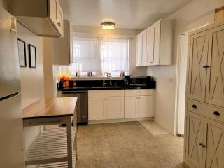 Spacious 5BR Private Home 5 minutes to Rodeo Drive with Hot Tub Spacious Backyard Parking - 4