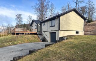 3 Bedroom Beautiful Home In Habo - 0