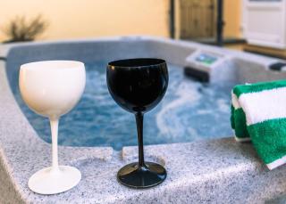 The Retreat, own hot tub, romantic escape, near Lyme Regis - 3
