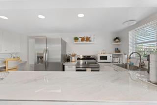 Beach Bliss Family Fun Beach Home big Terrace walk 2 beach pets ok - Deerfield Beach - 1