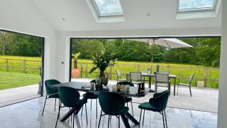 Entire Newly built Luxurious Villa Just Steps from Royal Ascot Racecourse, only 10 mins from Windsor Castle and 5 mins from Legoland Windsor Resort - Ascot - 8