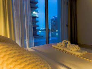 Luxury 1BR with Aquatic View, District One - 5