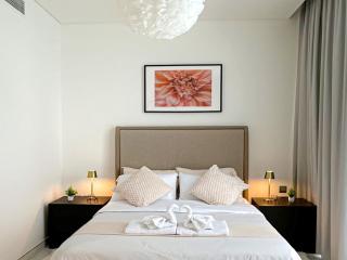 Luxury 1BR with Aquatic View, District One - 6