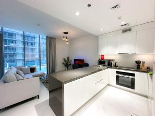 Luxury 1BR with Aquatic View, District One - 8