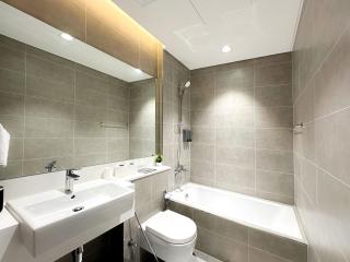 Luxury 1BR with Aquatic View, District One - 2