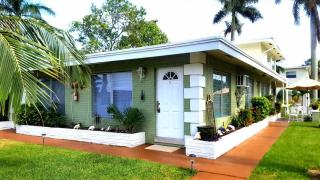 Sunny Beach Studio walk to beach - Deerfield Beach - 9