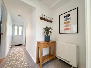 Harlowe Mousehole Hideaway two bedrooms with parking - 3