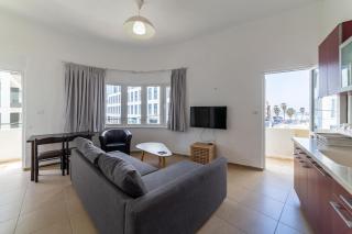 HaYarden Vibe - 1 Bedroom With Balcony By Vacay - Tel Aviv - 0