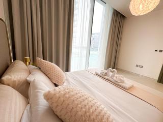 Luxury 1BR with Aquatic View, District One - 7