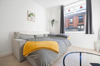 Lovely Home for Contractors & Business with Free Parking and Fast WI-FI - Lincoln - 3