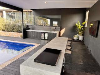 Ohana Luxury Retreat-beach access heated pool - 4