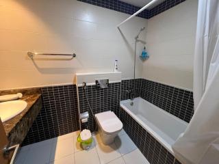 Spacious Studio Near Marina - 4