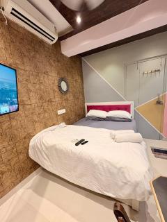 Studio 105 Bhamala House, Near Boojee cafe, Kantwadi, Bandra West - Mumbai - 3