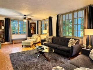 Rainforest View with Spa 4 Bed 3 Bath Sleeps 8 - 8