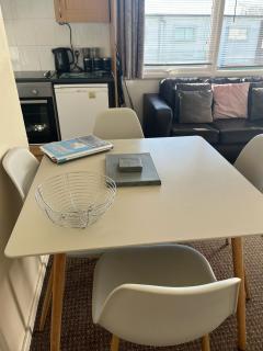 Mells Shells, Florida Park, Hemsby - Two bed chalet, sleeps 5, bed linen and towels included with onsite entertainment on a pet free site - Hemsby - 1