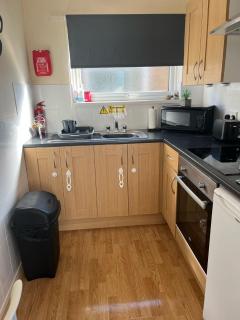 Mells Shells, Florida Park, Hemsby - Two bed chalet, sleeps 5, bed linen and towels included with onsite entertainment on a pet free site - Hemsby - 4