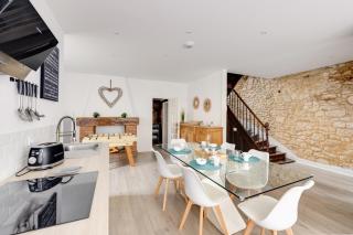 Maison moderne, en pierre avec terrasse pour 6 - 0