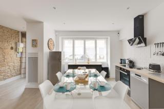 Maison moderne, en pierre avec terrasse pour 6 - 3