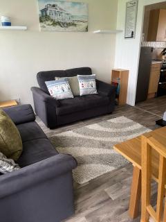 Chalet 192, Hemsby - Two bed chalet, sleeps 5, pet friendly, bed linen and towels included - Hemsby - 9