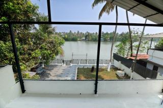 Joe's Riverfront Villa - Cochin - 8
