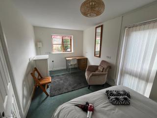 Spacious Village House near Oxford with Woodburner - 1