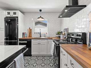 Luxury-Pet Friendly, Farmhouse Bungalow, Downtown Tampa - Tampa - 0