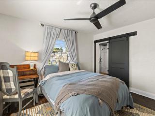 Luxury-Pet Friendly, Farmhouse Bungalow, Downtown Tampa - Tampa - 8