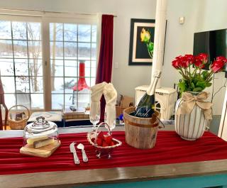 Cottage by the lake,Hudson Valley, welcome pets - 2