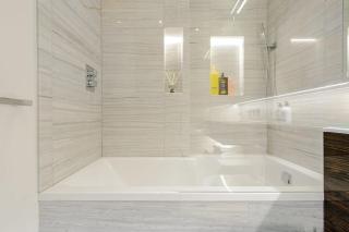 Award Winning Interior Designed Luxurious Mews in Knightsbridge - London - 6