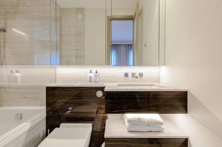 Award Winning Interior Designed Luxurious Mews in Knightsbridge - London - 3
