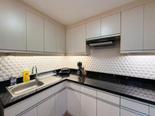 Modern 1BR Unit in Abreeza Place T2 with Paid Parking - 4