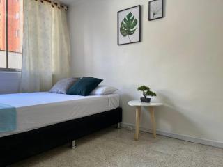 Laureles la castellana habitación 2 - 7