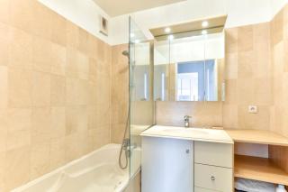 1BR Flat with Balcony view of the Eiffel Tower - Paris - 9