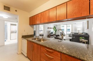 Lux Brickell Bay Condo City Views & Prime Location - Miami - 2