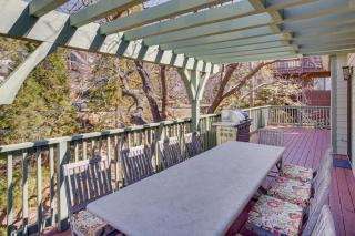 Game Room and Deck Pet-Friendly Lake Arrowhead Home - Lake Arrowhead - 9