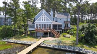 Grandview - Pet friendly, Waterfront home with dock! - Deep Hole - 0