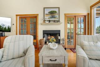 Grandview - Pet friendly, Waterfront home with dock! - Deep Hole - 1