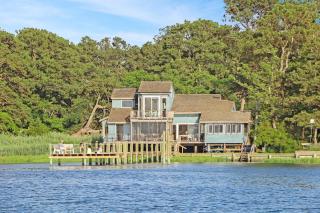 Grey Heron - Pet friendly, waterfront home with boat dock! - 0
