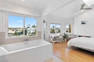 Balboa Island Grand Canal with Garage Patio Grill AC and Linens - Newport Beach - 9