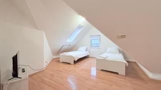 Komfortables Dachgeschoss-Apartment in Neumünster ideal für Monteure - 0