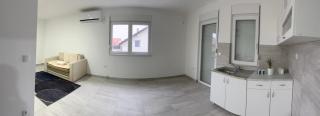 Airport Art Apartment - - 7