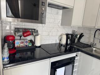 Charming 2 Bedroom Apartment in London - 6
