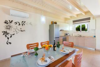 Haus In Kolympia Mit Parkplatz Und Bergblick - Kolymbia - 8