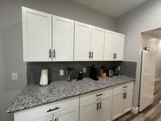 Cityscape 2BR Near Downtown - 9