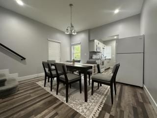 Cityscape 2BR Near Downtown - 2