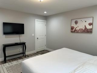 Cityscape 2BR Near Downtown - 1