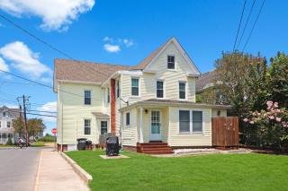 Hill House - Pet friendly, In town with water views! - Chincoteague - 7