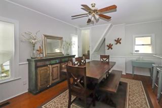 Hill House - Pet friendly, In town with water views! - 1