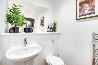 Anime Suite with FreePark - 28 Night Stay - Birmingham - 2