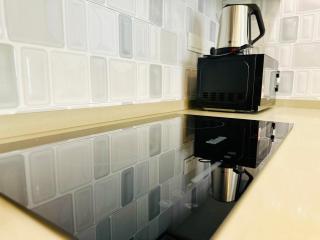 Big Family & Group Stay 2BR with 5 Queen Beds - Jelutong - 1
